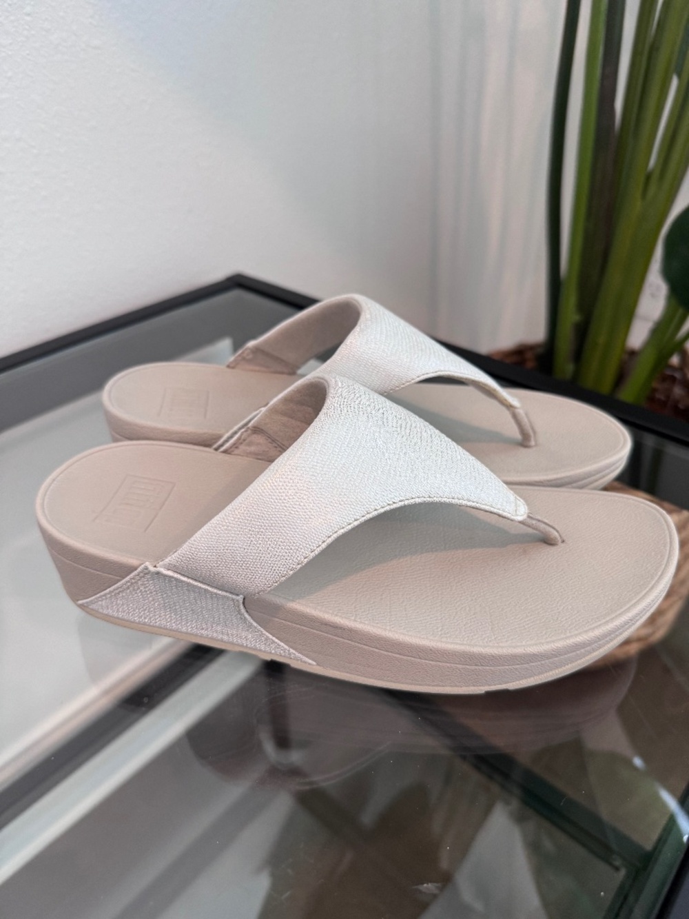 FITFLOP Women’s LuLu Shimmery toe-Post sandal flip flops Size US 8